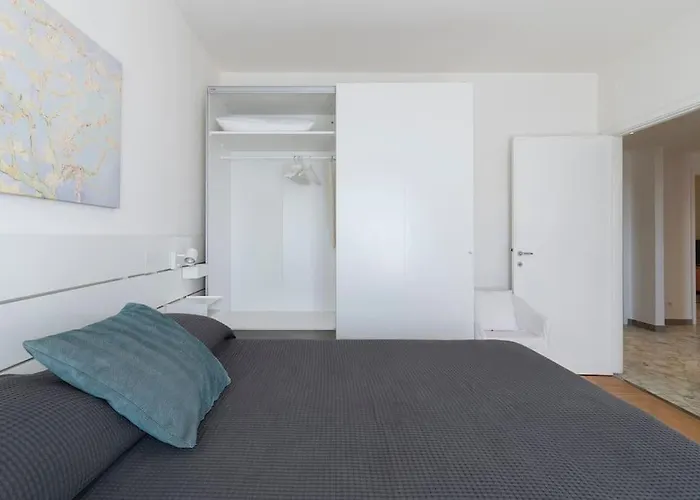 Sul Fiume Al Portello *